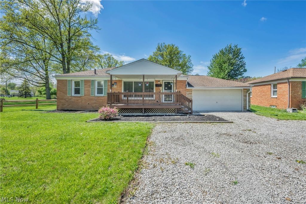 Photo of 2124 Eaton Drive, Avon, OH 44011 (MLS # 5206322)