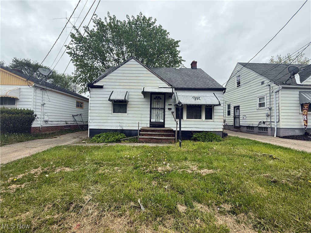 This vacant 3-bedroom, 1-bath Cape Cod-style home offers approximately 1,092 sq ft of living space and strong cash flow potential. With an estimated market rent of $1,506 per month, this property presents an excellent opportunity for investors to generate income from day one.
The home features a 1.5-story layout, a full basement with 728 sq ft, and a detached 2-car garage. The structure includes aluminum/vinyl siding, forced-air heating, and a gable roof with asphalt shingles.
Whether you're entering the Cleveland rental market or expanding your investment portfolio, this property offers long-term value and income potential.