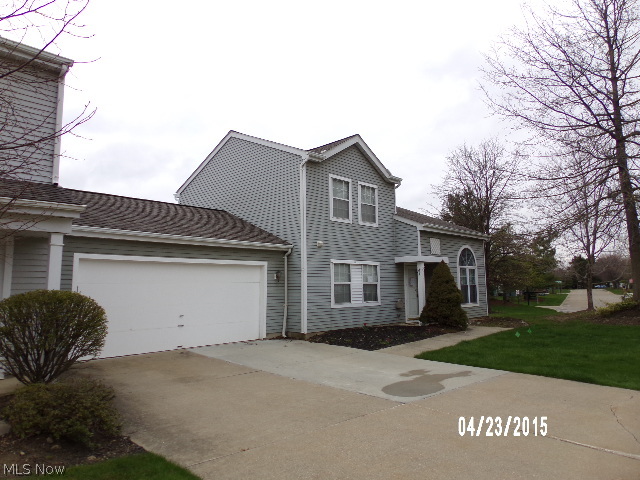 Courtyards Woodbury Condo - Residential