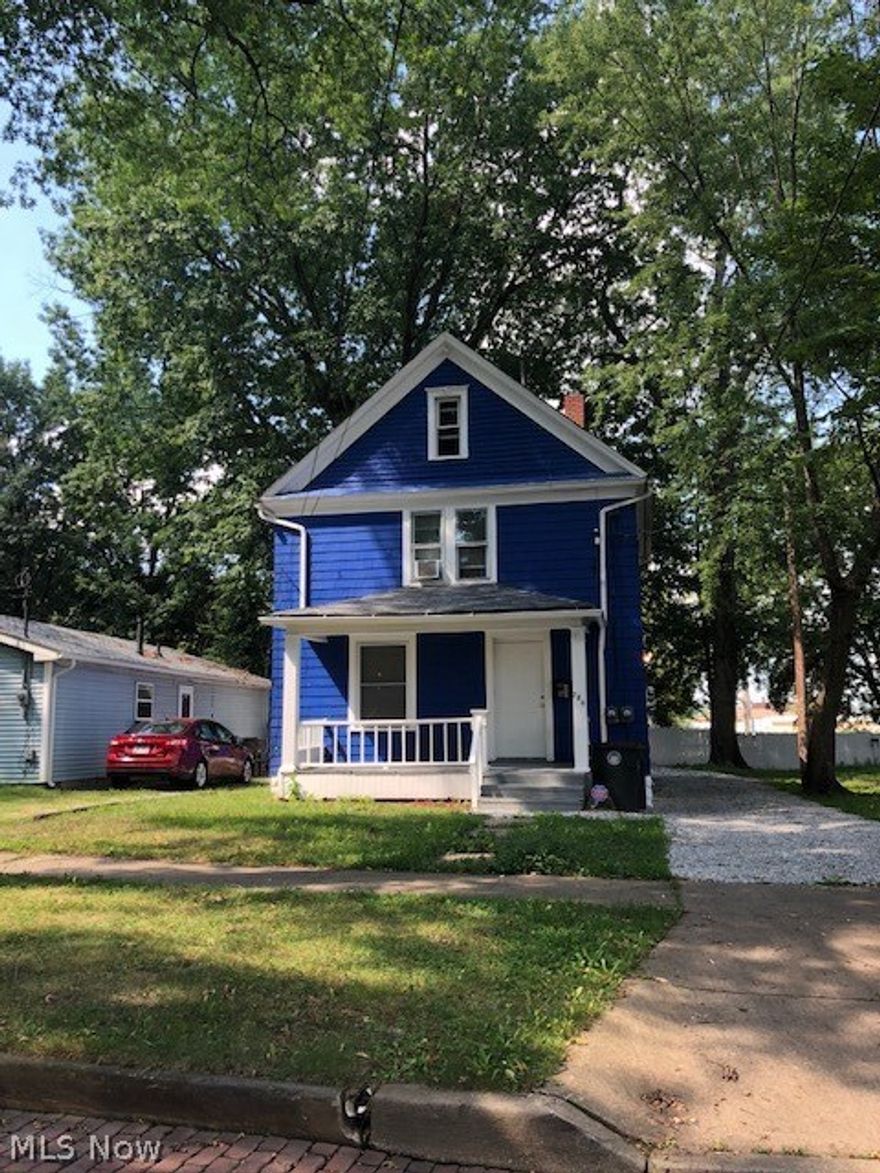 Fresh paint, new carpet, newer appliances and ready to move into! 2 bed and 1 bath with extra large lot, plenty of parking. $675 deposit and $675 rent. Tenant pays elec, gas.  Owner will supply window units.
