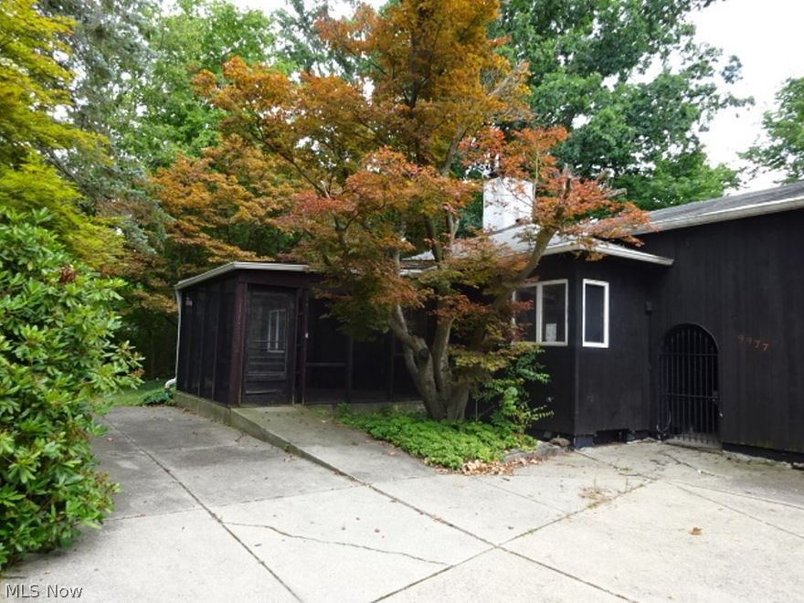 Awesome views overlooking the river. Oversized master bedroom with balcony that overlooks the river, master bath and walk in closet. one acre lot with loads of greenery. 4 garages, screened in front porch. Fireplace in the living room. two extra large recreation rooms in the lower level. Truly amazing property. This is a Fannie Mae homepath property!