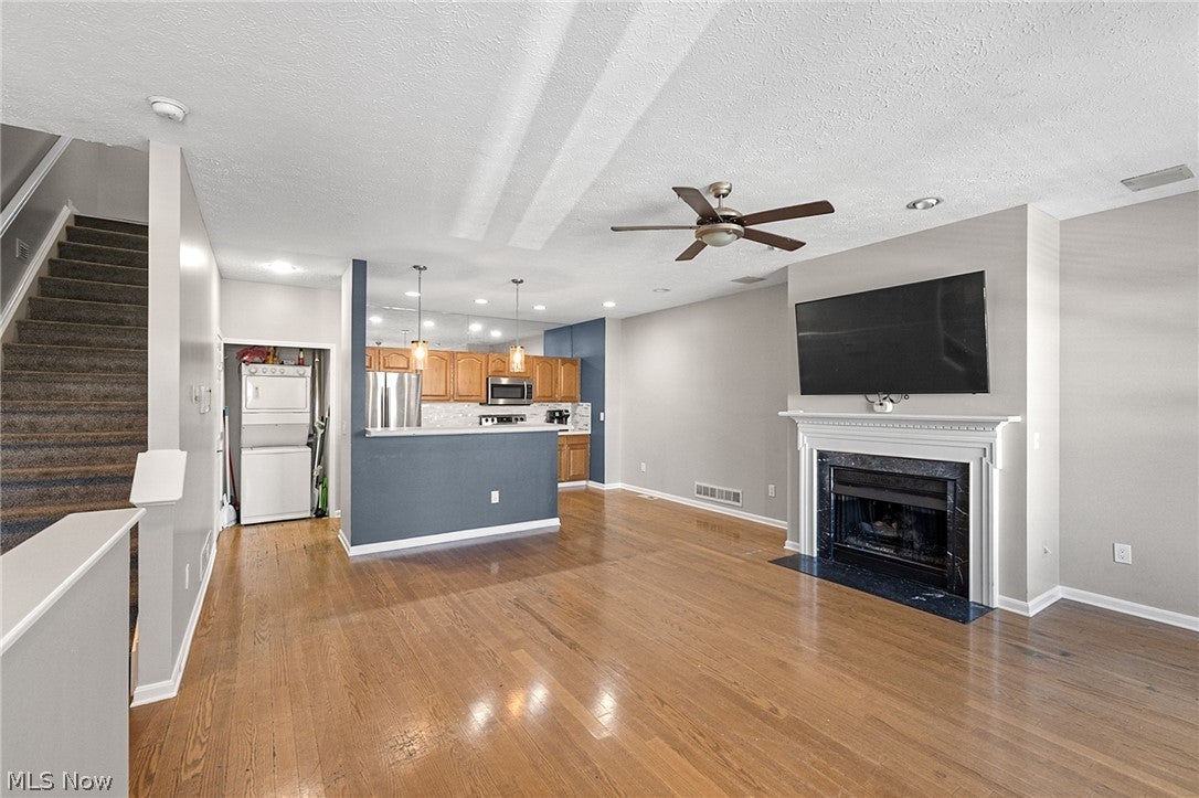 308 E Marina Parkway