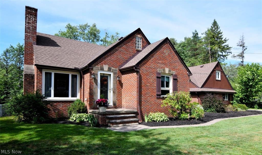 Photo of 30235 Woodall Drive, Solon, OH 44139 (MLS # 5217665)