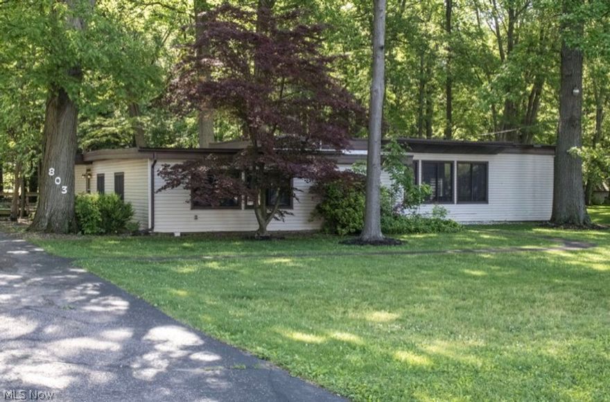 Come and check out this spacious ranch style home, sitting on just under an acre. Everything you want on one floor! Tons of updates in the past few years and ready for you to move right in! Huge four car garage with a loft space upstairs. Don’t miss your chance on this lovely home!