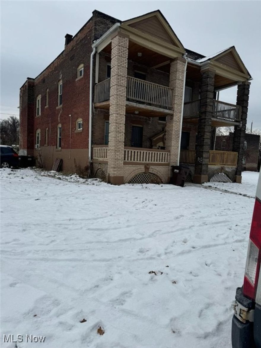 6-unit apartment building. 4 2-bedroom units and 2 1-bedroom units.  4 2-bedroom units occupied and 1 1- bedroom occupied.
2 bedrooms lease for $875 a month.  1 bedroom's lease for $750. current rent roll is $4250. outstanding investment opportunity with tremendous return on investment. remaining updated 1 bedroom unit will rent at $750 a month.
many updates in this building. including furnaces and hot water tanks. remaining 1 bedroom unit includes lament flooring updated bath and new appliances in kitchen.