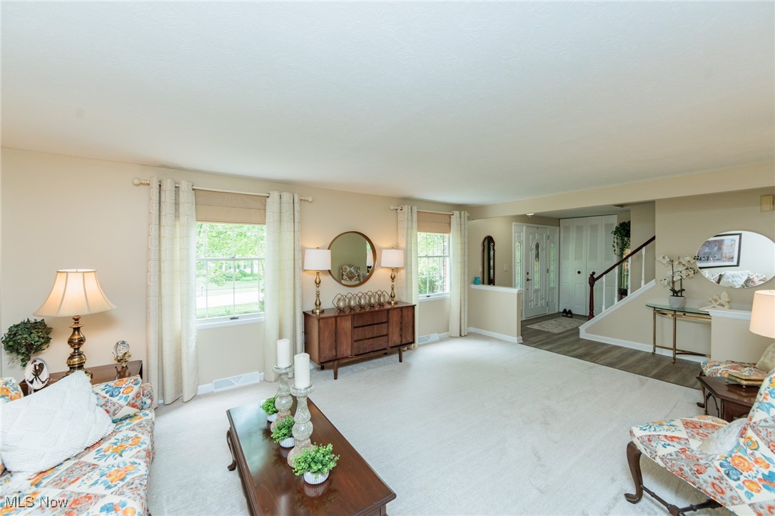 Brecksville, Ohio 44141, United States, 4 Bedrooms Bedrooms, ,4 BathroomsBathrooms,Residential,Pending,130040