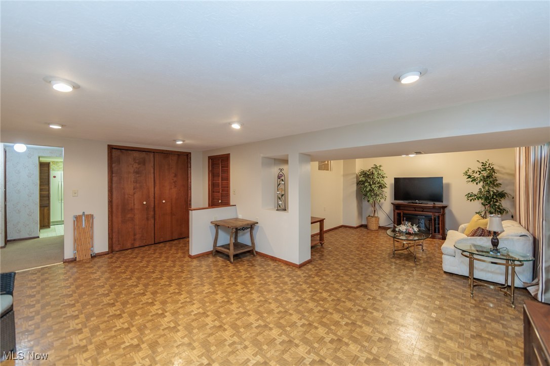 Brecksville, Ohio 44141, United States, 4 Bedrooms Bedrooms, ,4 BathroomsBathrooms,Residential,Pending,130040