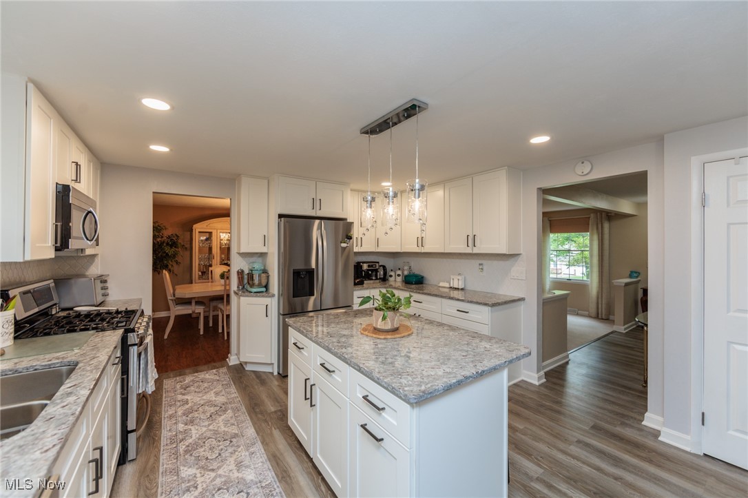 Brecksville, Ohio 44141, United States, 4 Bedrooms Bedrooms, ,4 BathroomsBathrooms,Residential,Pending,130040