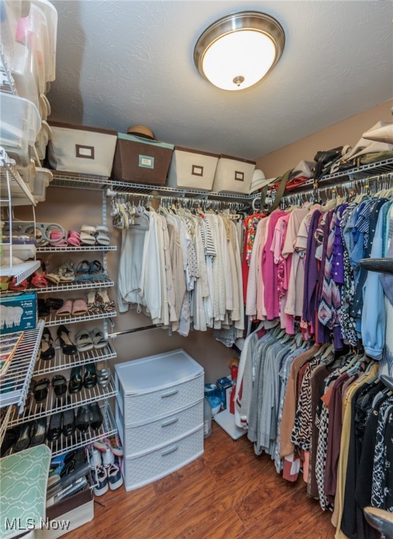 Brecksville, Ohio 44141, United States, 4 Bedrooms Bedrooms, ,4 BathroomsBathrooms,Residential,Pending,130040