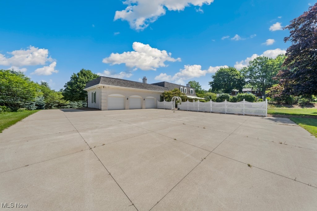 8734 Baneberry Circle, Clinton, Ohio image 36