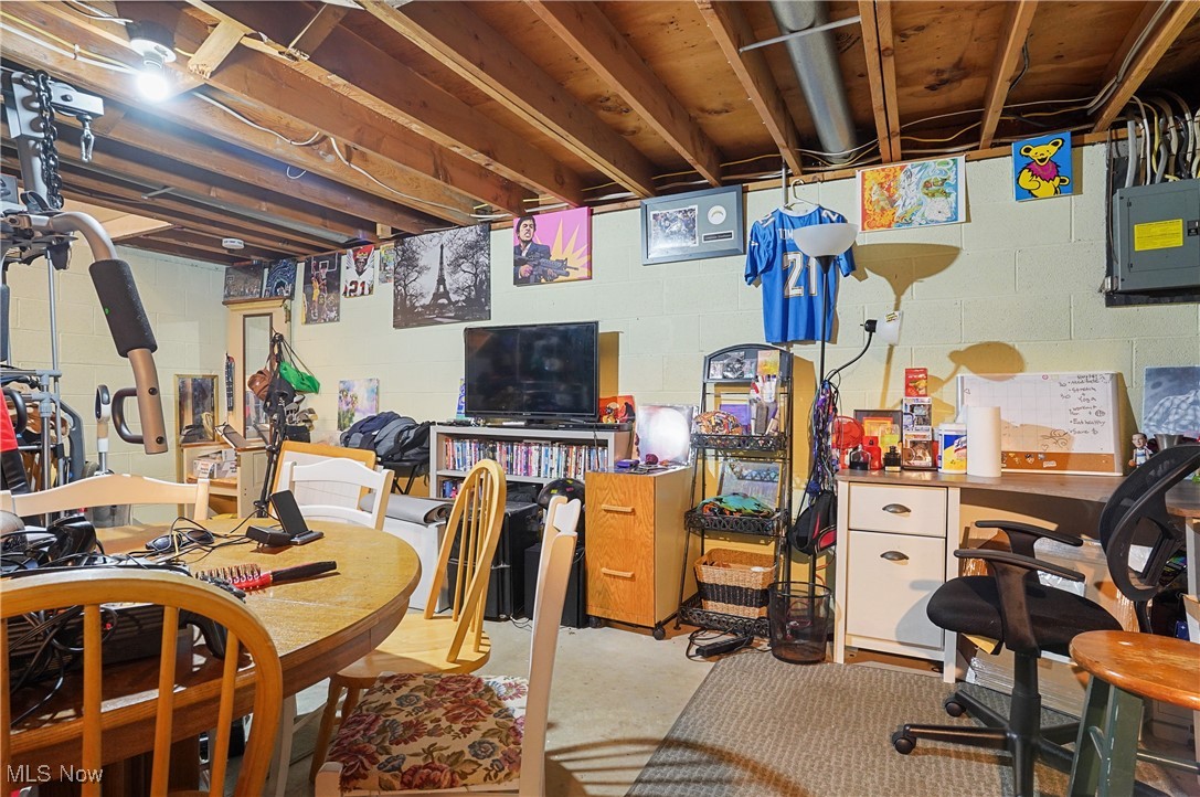 Monroe Manor - Residential