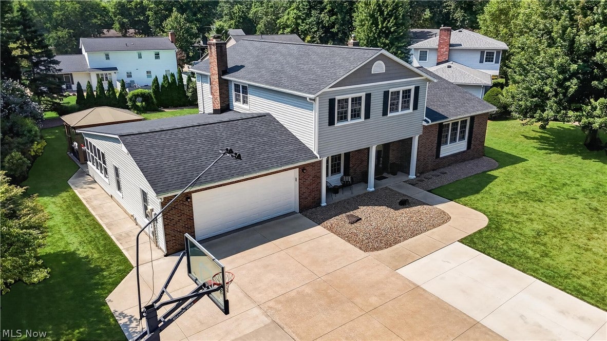 423 Winding Way