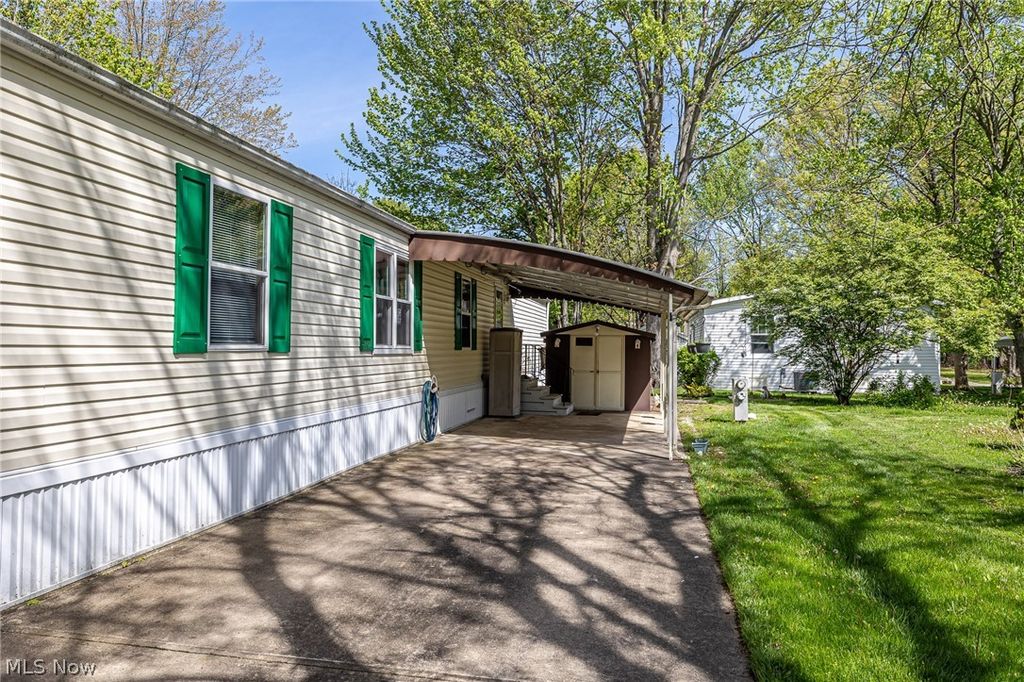 Photo of 9 Overland Drive, Olmsted Township, OH 44138 (MLS # 5202234)