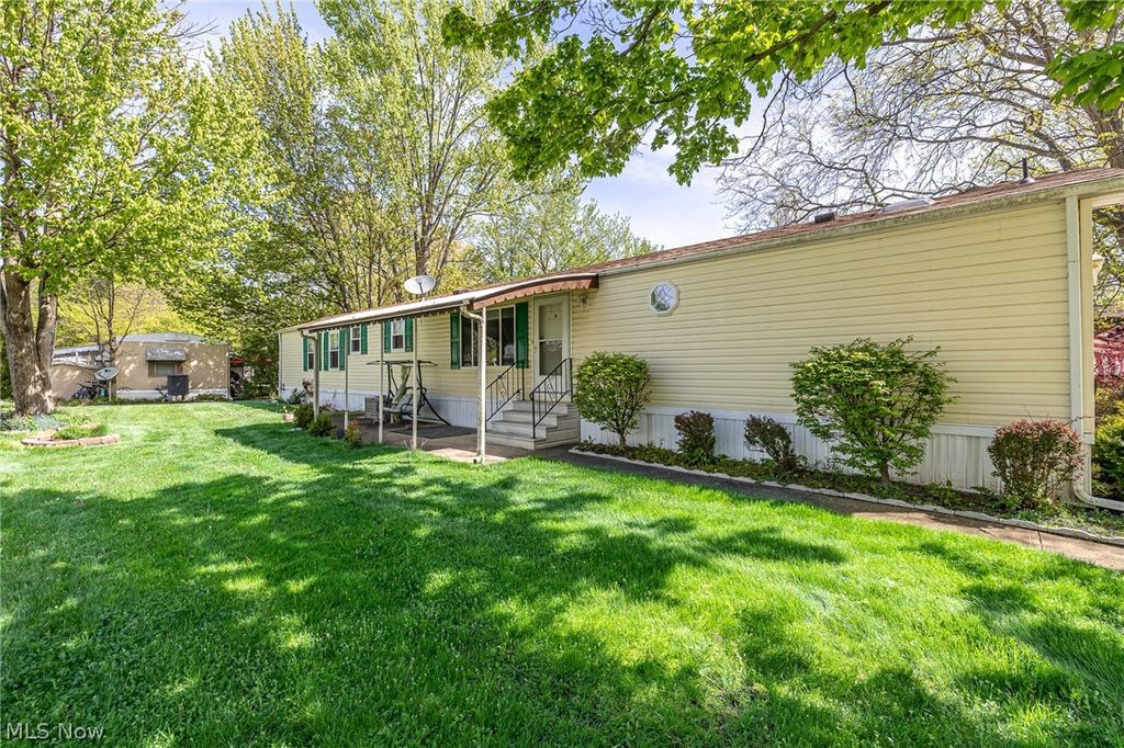 Photo of 9 Overland Drive, Olmsted Township, OH 44138 (MLS # 5202234)