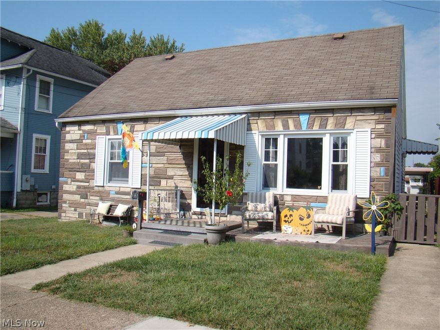 3BR 1BA home located in a convenient North Parkersburg location. There is alley access with a carport or use it as a workshop. Nice hardwood floors throughout, Master BR on second floor, super sized. Affordable and turnkey