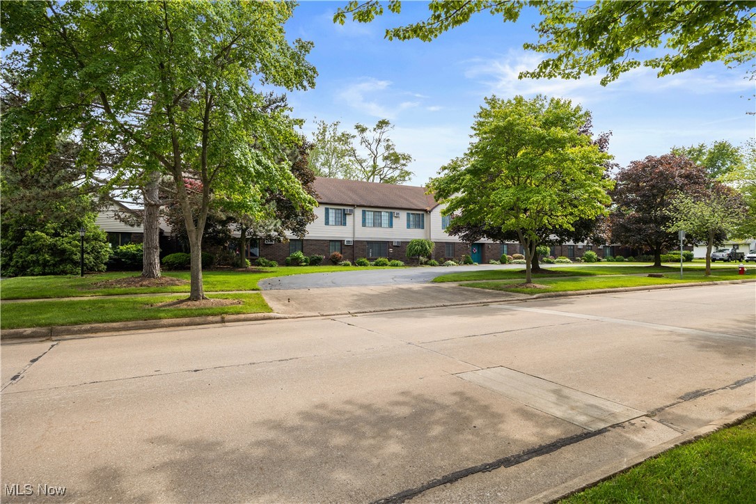 11709 Tonsing Drive, Garfield Heights, Ohio image 3