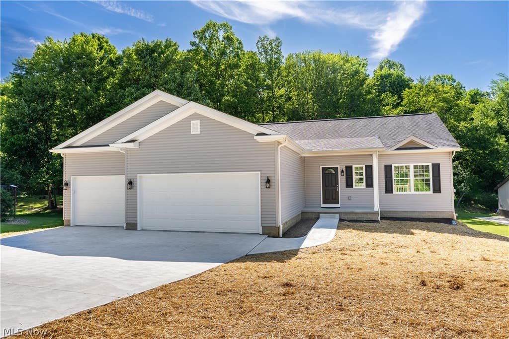 Photo of 10694 Welton Road NE, Bolivar, OH 44612 (MLS # 5215573)