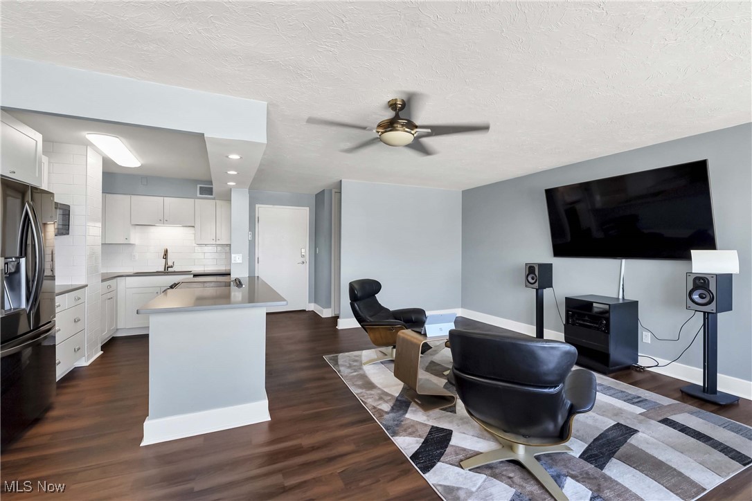 Marine Towers East Condo - Residential