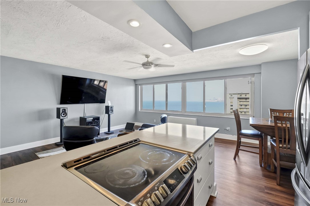 Marine Towers East Condo - Residential