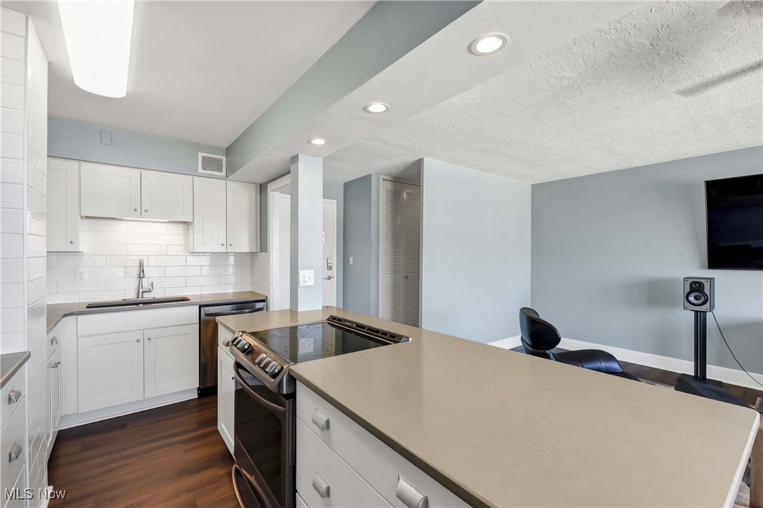 Marine Towers East Condo - Residential