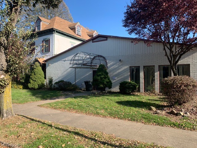 Come be a part of the revitalization of Historic North 4th! There is various sources of potential revenue here with approx 3400 square feet of office space, private parking, a rental house, and a garage apartment. Potential total income of $1900 or more. You can even place your business here and let the rentals make the payment. This property could qualify for tax credits. Please call now for a site tour!