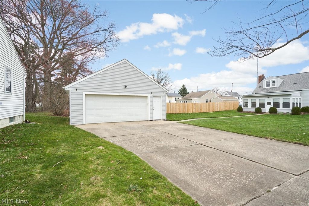 Photo of 122 Fenton Avenue, Mogadore, OH 44260 (MLS # 5193632)