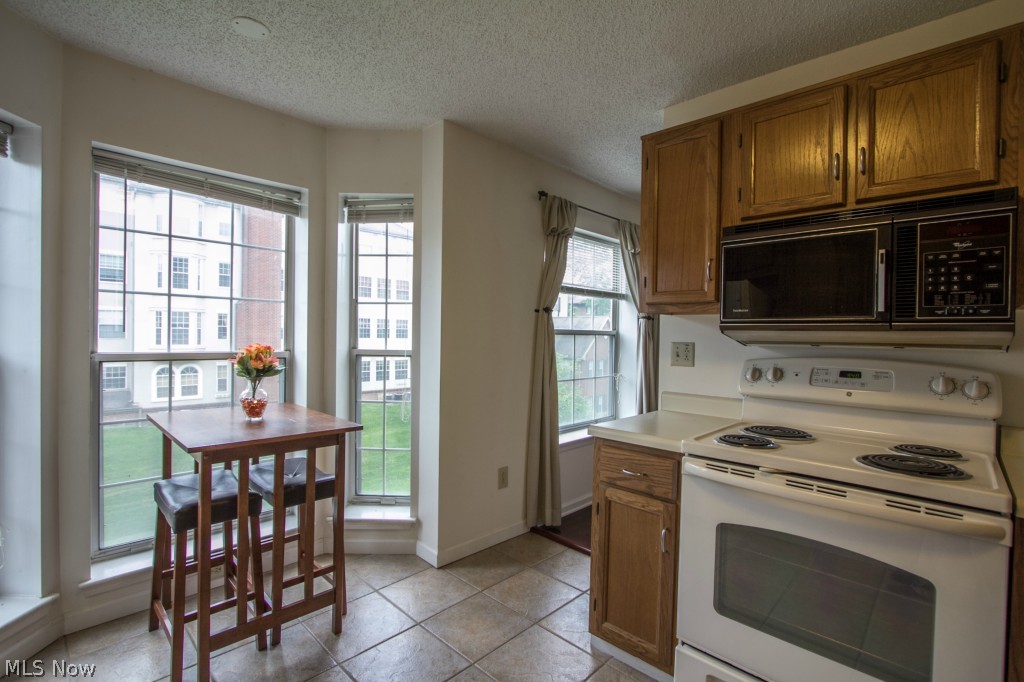 Fox Hollow at Woodhawk - Residential