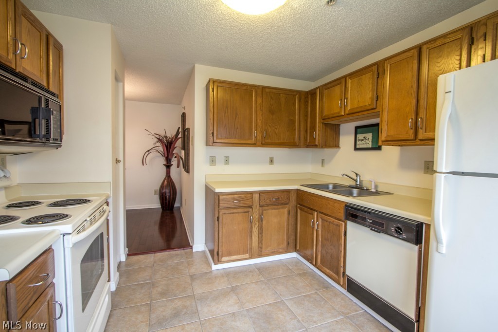 Fox Hollow at Woodhawk - Residential