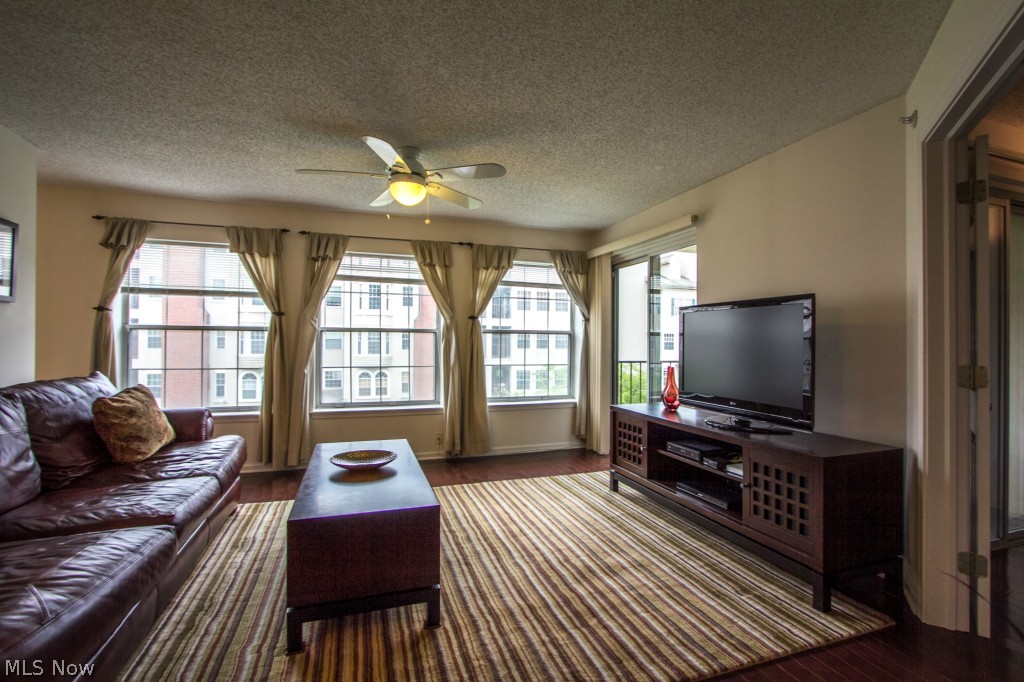 Fox Hollow at Woodhawk - Residential