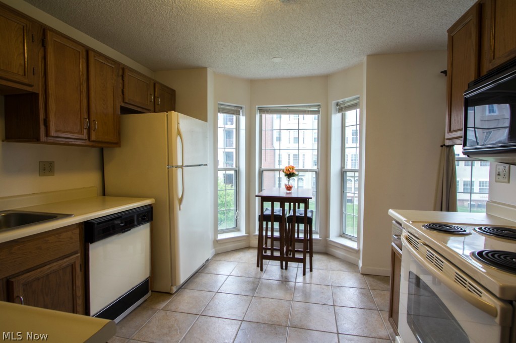 Fox Hollow at Woodhawk - Residential