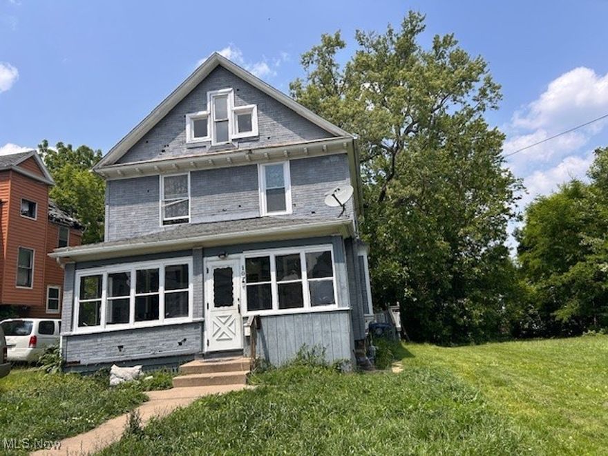 Great opportunity to build sweat equity as an ownwer occupant or add to your investment portfolio. Property is vacant and easy to show