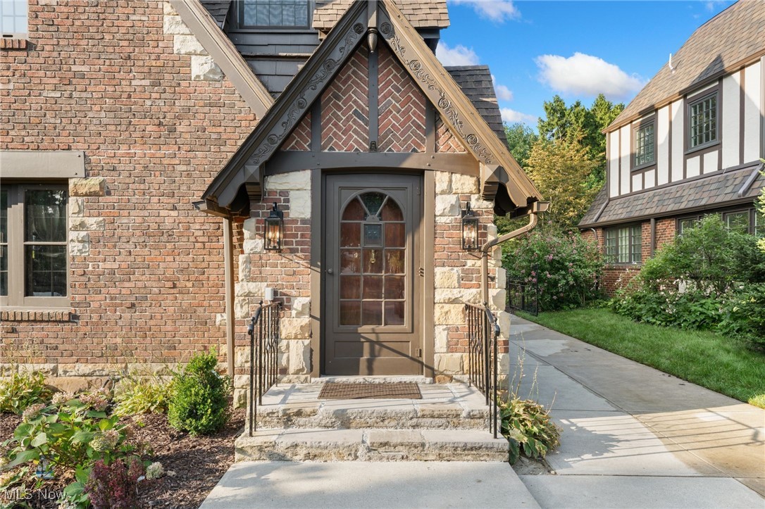 11205 Edgewater Drive