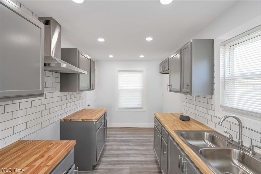 Photo of 4384 E 144th Street, Cleveland, OH 44128 (MLS # 5207787)