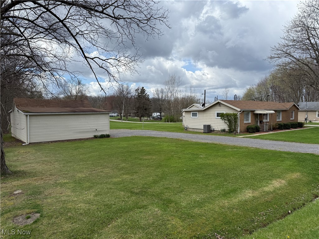 16585 Milton Avenue, Lake Milton, Ohio image 6