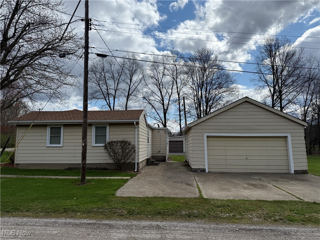 16585 Milton Avenue, Lake Milton, Ohio image 5