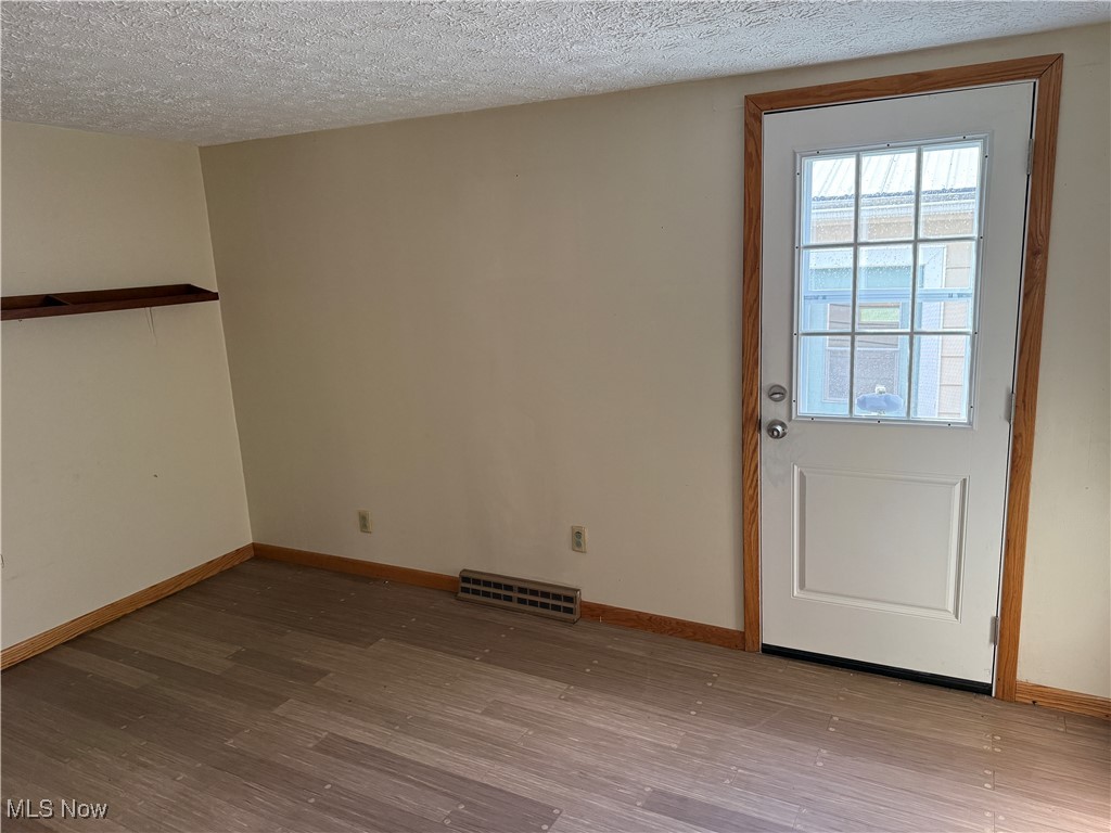 16585 Milton Avenue, Lake Milton, Ohio image 27