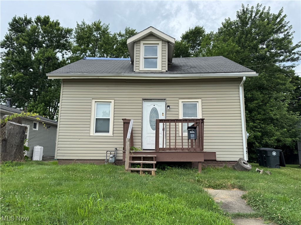 INVESTORS check out your next project. CASH ONLY, needs rehabbed due to damage from roof. See photos. Buyers and agents to any and all due diligence. Property features 3 beds and 2 full baths. Priced to move fast! No seller financing. AGENTS READ REMARKS.