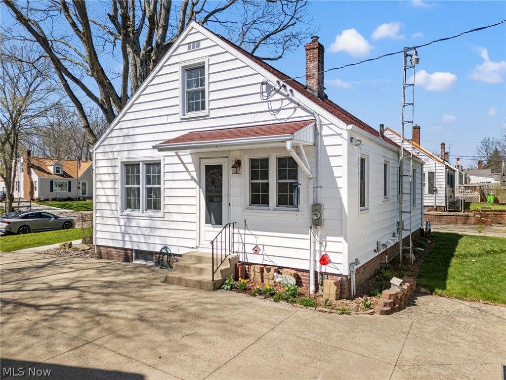 Photo of 2626 Shunk Avenue, Alliance, OH 44601 (MLS # 5199965)