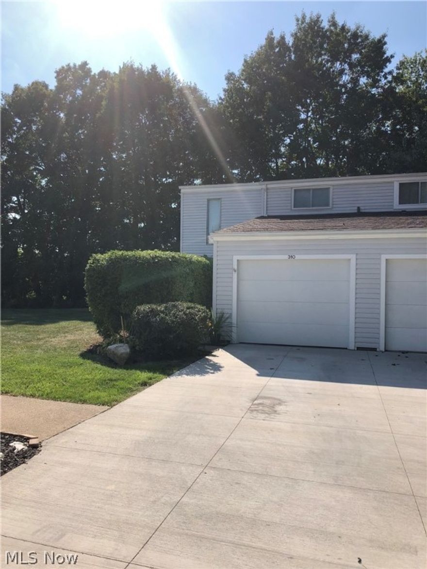 End unit backs to woods. 3 bedroom/1.5 baths, 1 car garage, finished basement. Additional parking in circle. Walk to clubhouse and pool. Minutes to shopping and dining. Condo has flooring, kitchen, and bath updates. Less than 3 minutes to RT. 76