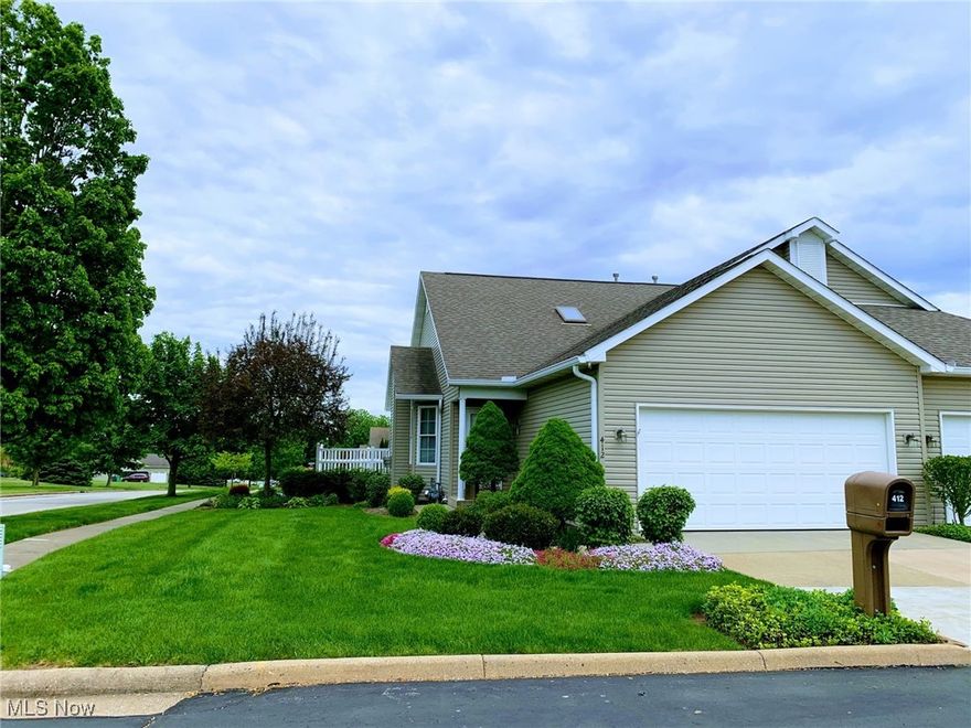 Well maintained 3 bedroom, 3 bath condo in Crownhill Development.  Features finished lower, gas fireplace, fully applianced kitchen and desirable setting.  Condo fee includes lawncare and snow removal.