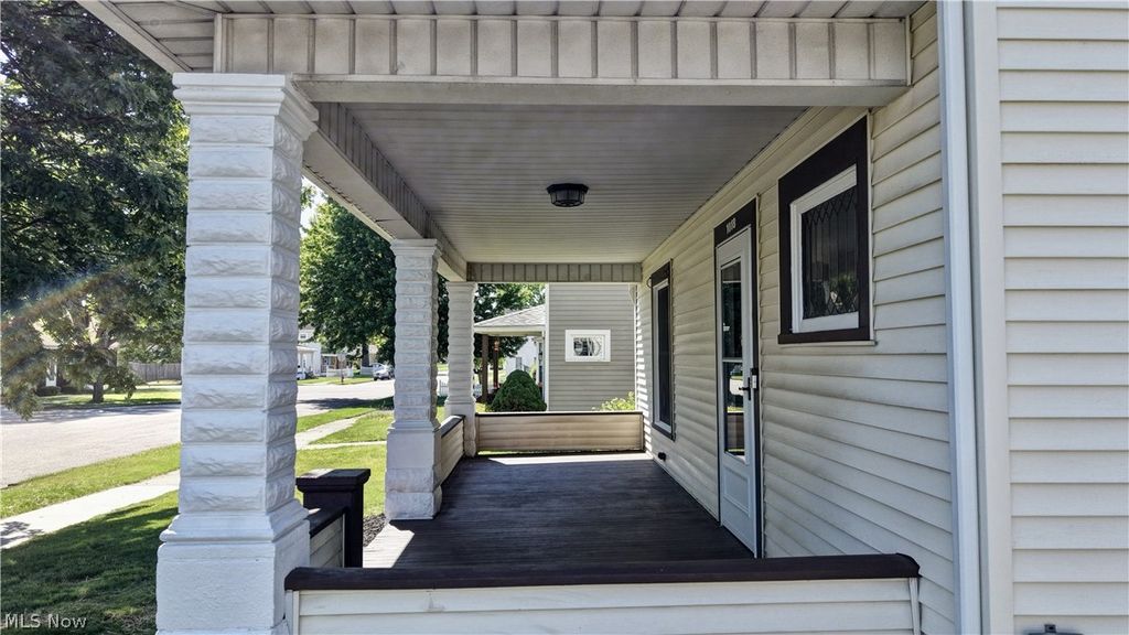 Photo of 1018 Prospect Avenue NW, New Philadelphia, OH 44663 (MLS # 5209051)