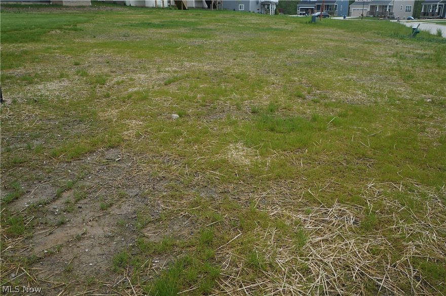 Aurora approved lot, build a custom home in a young neighborhood. Wonderful shopping and dining, close to great parks and a top rated school system, Aurora has it all! Use the builder of your choice