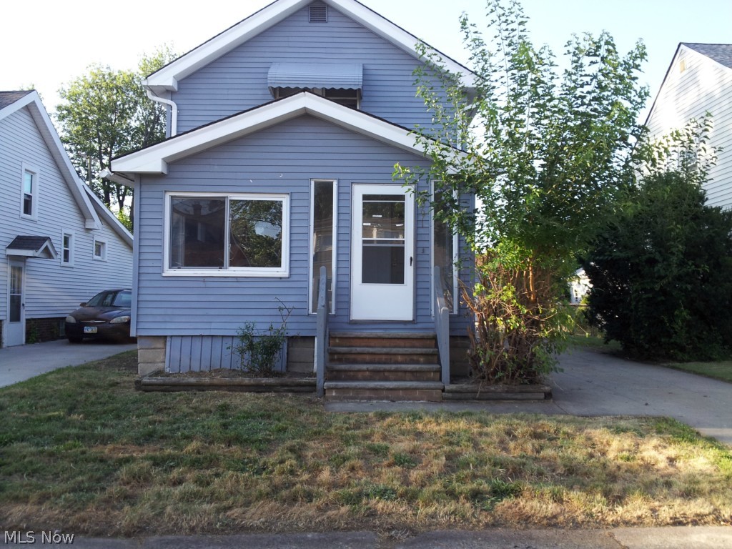 Great opportunity!! Needs very little work. Cozy, single family home with 3 bedrooms, 1 bath and over-sized 2 car garage. Newer carpet & interior paint. Enclosed front porch, nice backyard with a large wooden deck for entertaining. Excellent for first time homeowner or investment opportunity. Sold AS-IS.
Buyer to assume all city violations.