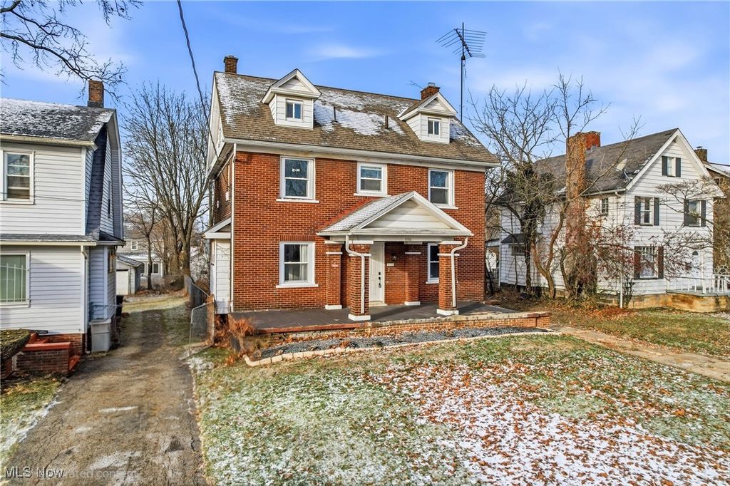 Photo of 2260 Coronado Avenue, Youngstown, OH 44504 (MLS # 5178141)