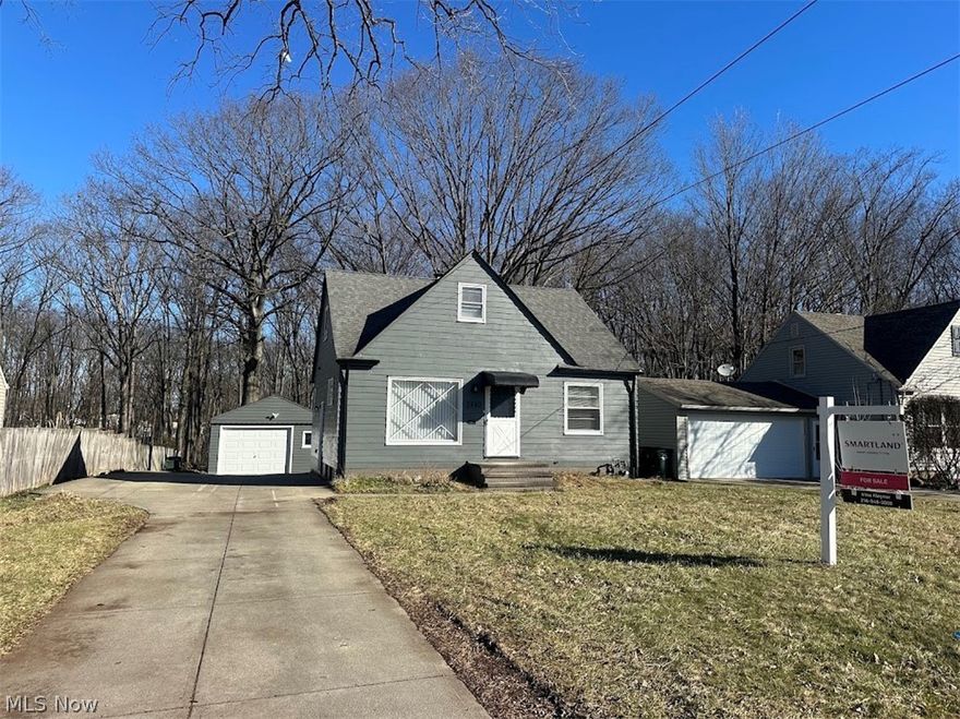 Welcome to this well-maintained 3-bedroom, 1.5-bath home offering comfort, updates, and space to enjoy.

The fully renovated kitchen features brand-new stainless steel appliances, modern cabinetry, and clean finishes — perfect for everyday living and entertaining. The functional layout provides generous bedroom sizes and a convenient half bath for guests.

Step outside to a deep backyard with plenty of room for gardening, entertaining, pets, or future outdoor upgrades. Ideal for buyers looking for move-in ready condition with room to personalize.