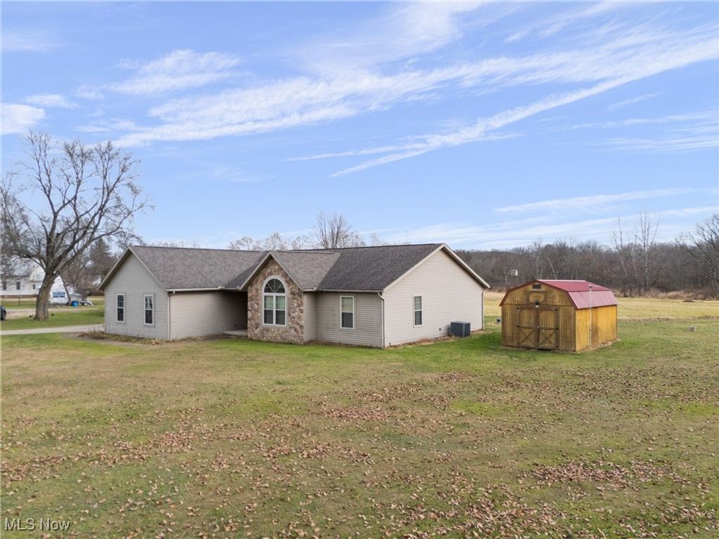 Photo of 8546 Mapleton Street SE, East Canton, OH 44730 (MLS # 5172778)