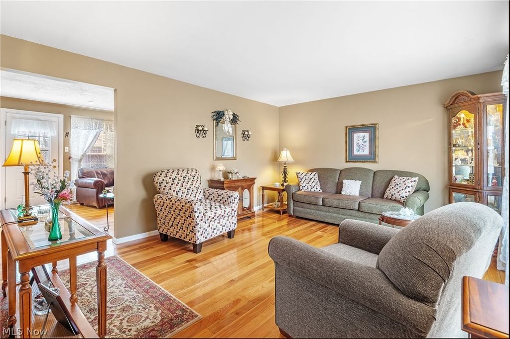 Photo of 880 Markham Avenue, Cuyahoga Falls, OH 44221 (MLS # 5198816)