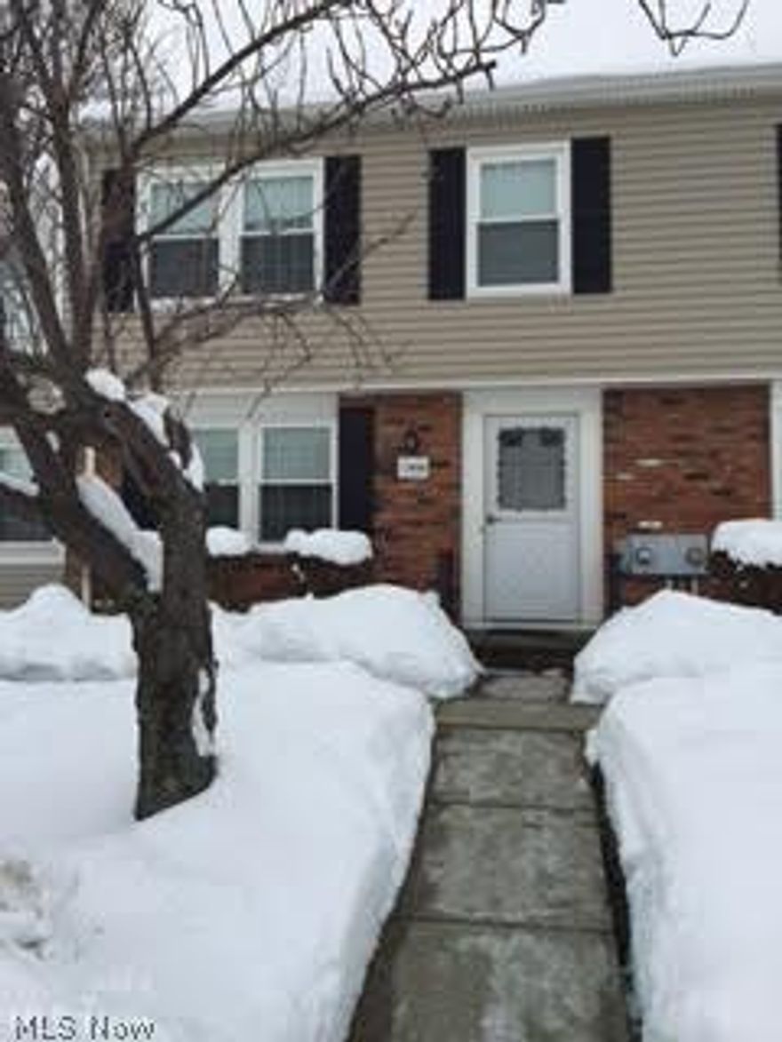 FHA approved condo.  3 bedroom townhouse, 1 full bath and 2 half baths.  Large master bedroom with two additional bedrooms upstairs.  Neutral decor.  Updated kitchen with appliances, lots of cupboard space!  Rec room in basement with lots of storage space.  Detached garage.  Conveniently located near shopping, schools and has good freeway access.  Good price and good financing makes this condo a must see.  Show and sell!