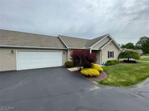Condo For Sale - 170 Sandy Court #11<br/> New Middletown, OH 44442