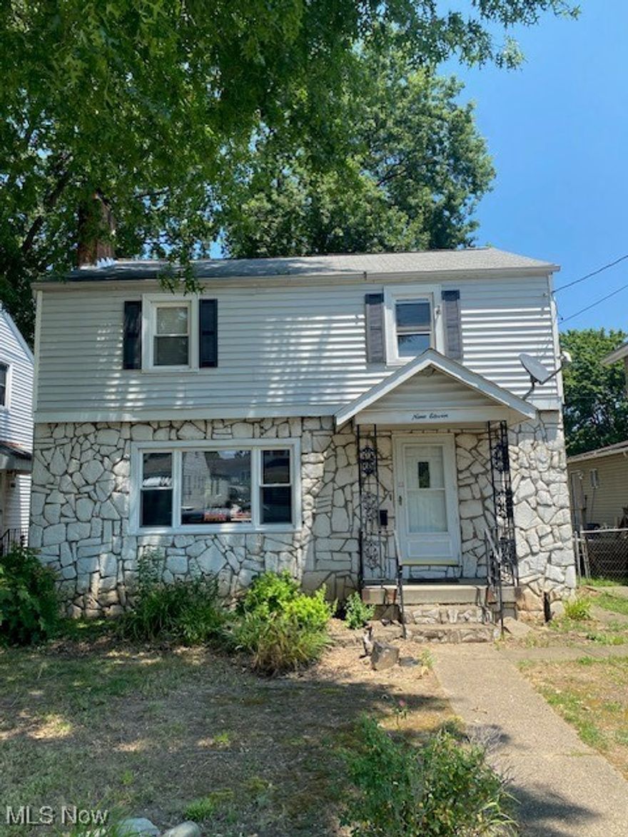 Your New Home awaits you! This "SUPER CHARMING" 3BR 1.5 Bath Home Located in North Parkersburg, WV is ready for you! Centrally Located on a quiet street yet close to shopping, restaurants, and the amenities that town has to offer! The alley access presents an alternative entrance as well as a detached garage with an additional space for extra parking! The fenced in back yard provides and enclosed space for pets and children as well. The spacious back deck delivers a space to relax in the evening or a quiet moment to start your day. Don't let this one pass you by!